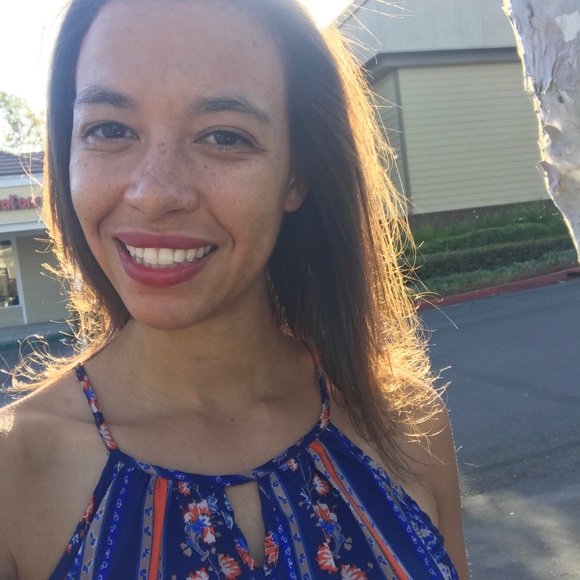 Meet your Posher, Nicole - Picture 1 of 1